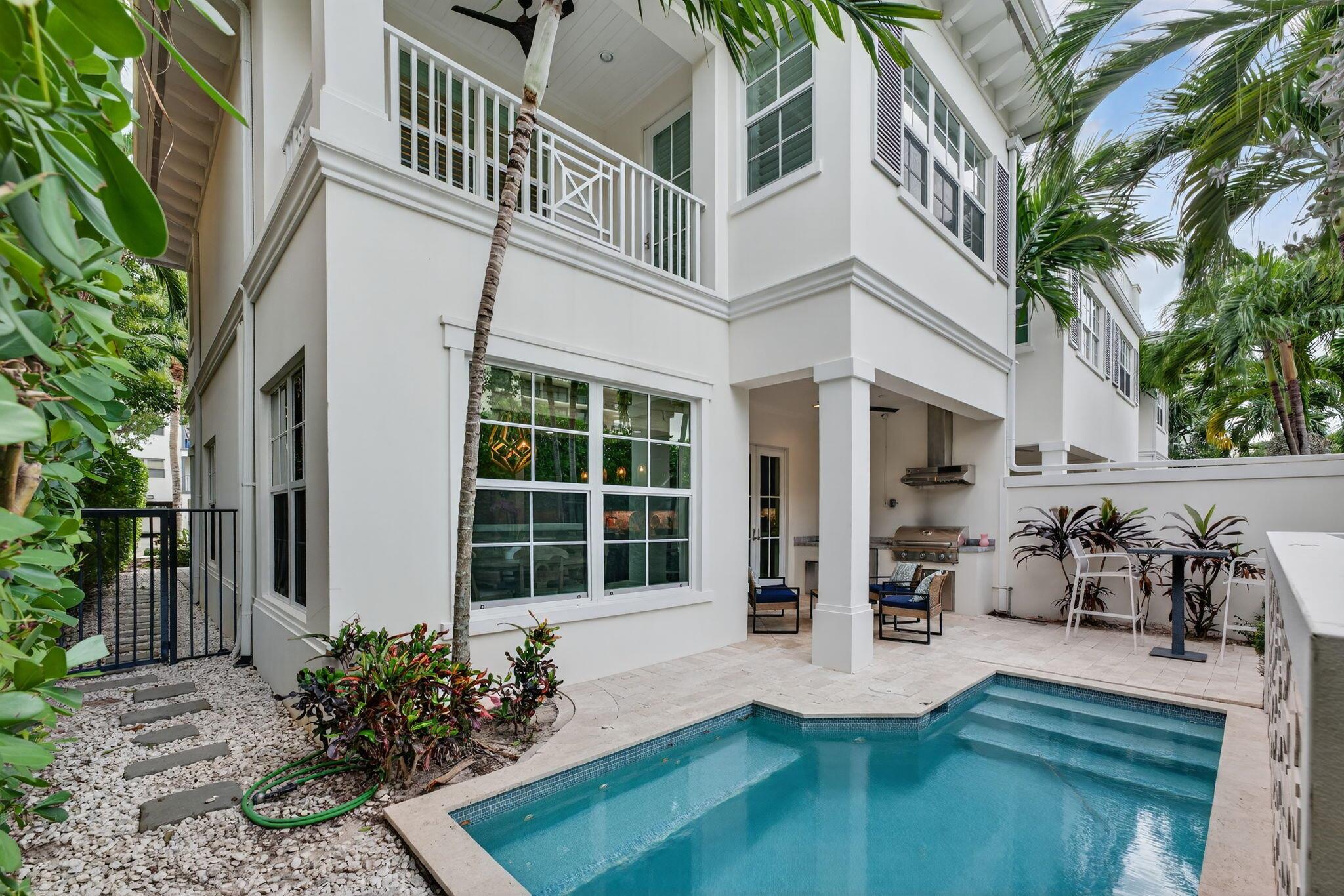 OCEANSIDE TOWNHOMES - Residential