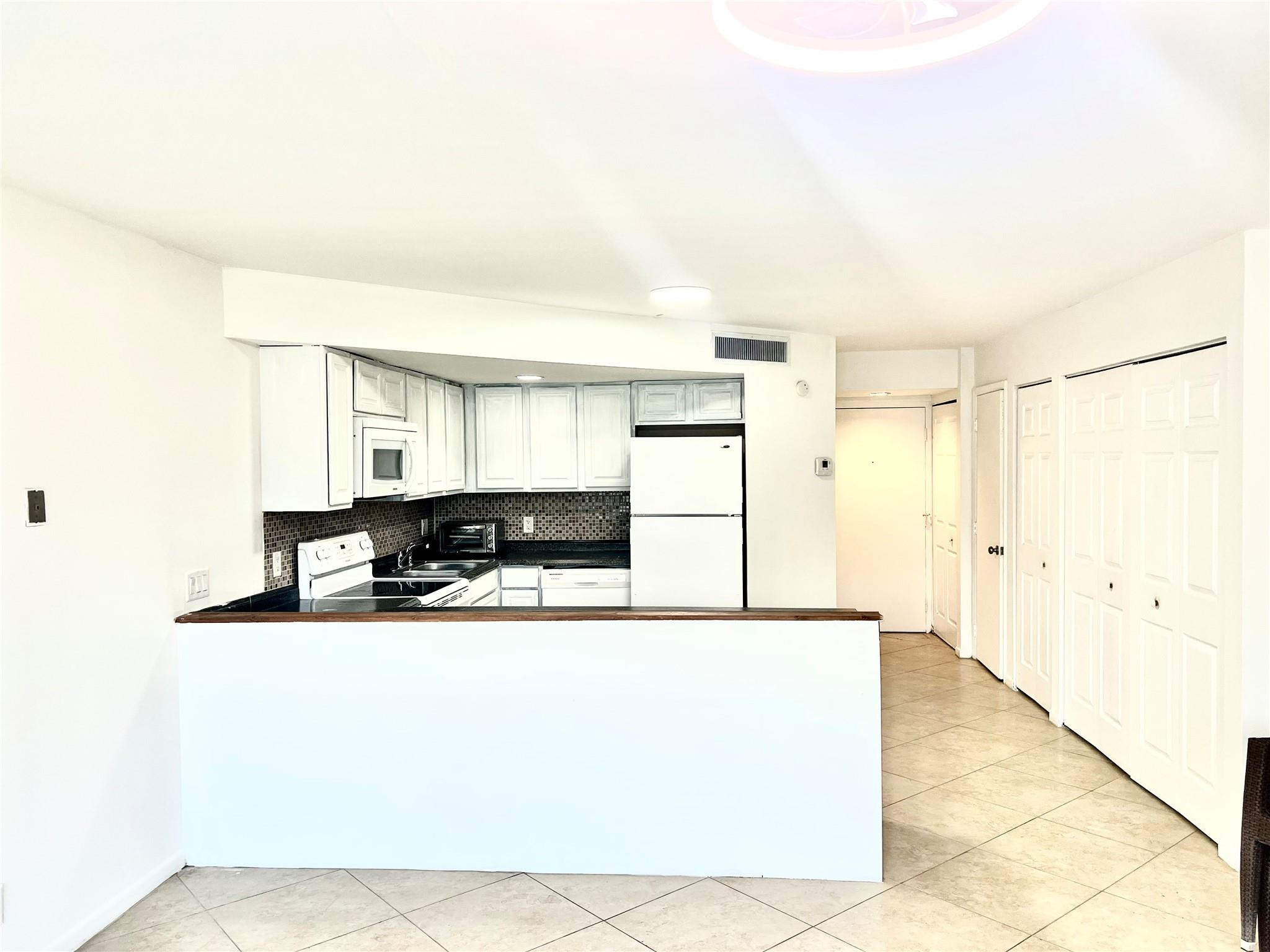 RACQUET CLUB OF DEER CREEK - Residential Lease