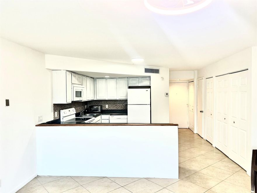 Beautiful studio located in Racquet club of Deer Creek with washer dryer in unit close to all major highways I-95 Sawgrass Expressway and Florida Turnpike