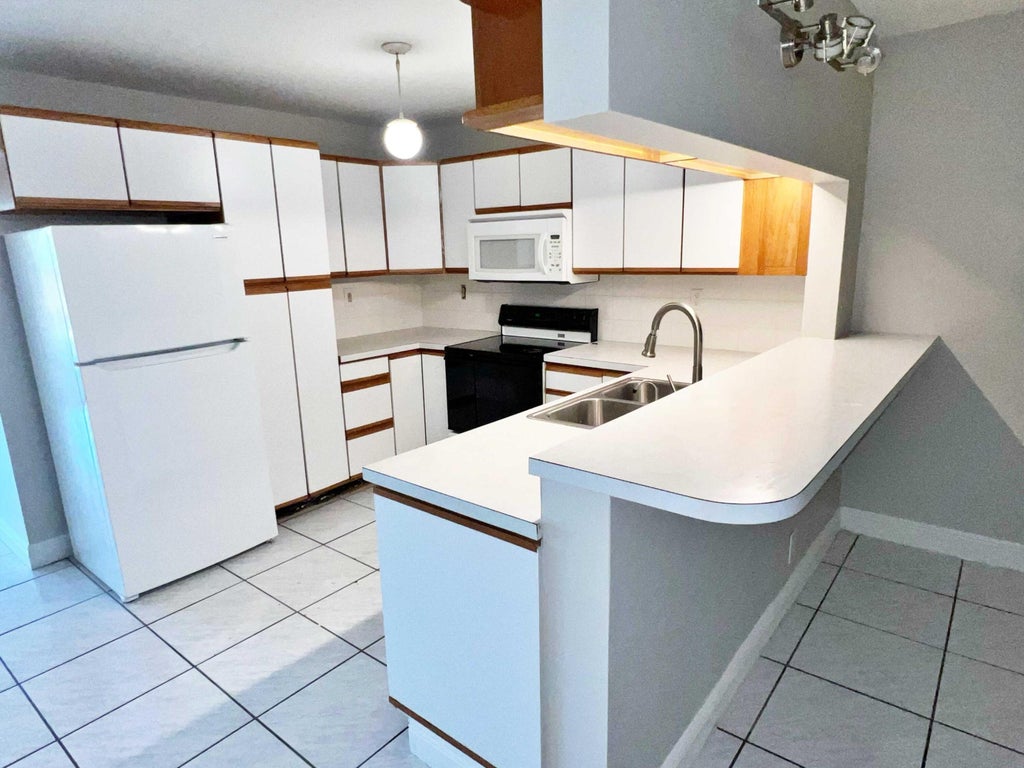 Photo of 248 SE 8TH Terrace, Deerfield Beach, FL 33441 (MLS # B26082252)