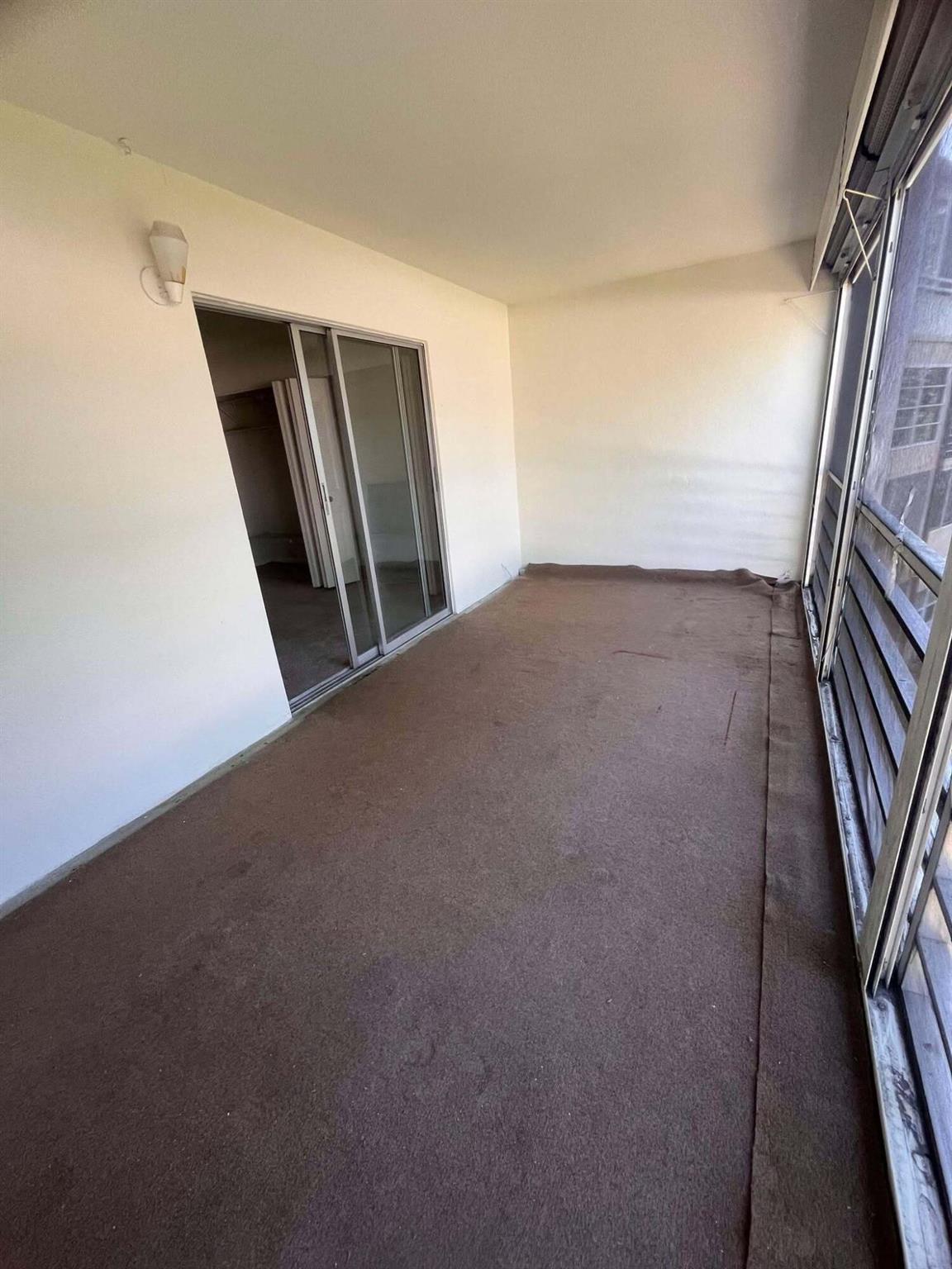 SOUTHAMPTON CONDO - Residential