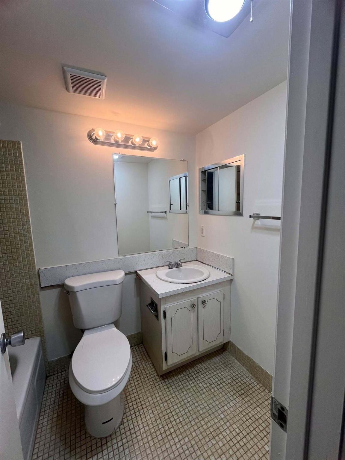 SOUTHAMPTON CONDO - Residential