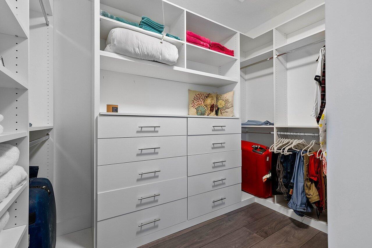 BAREFOOT COVE - Residential