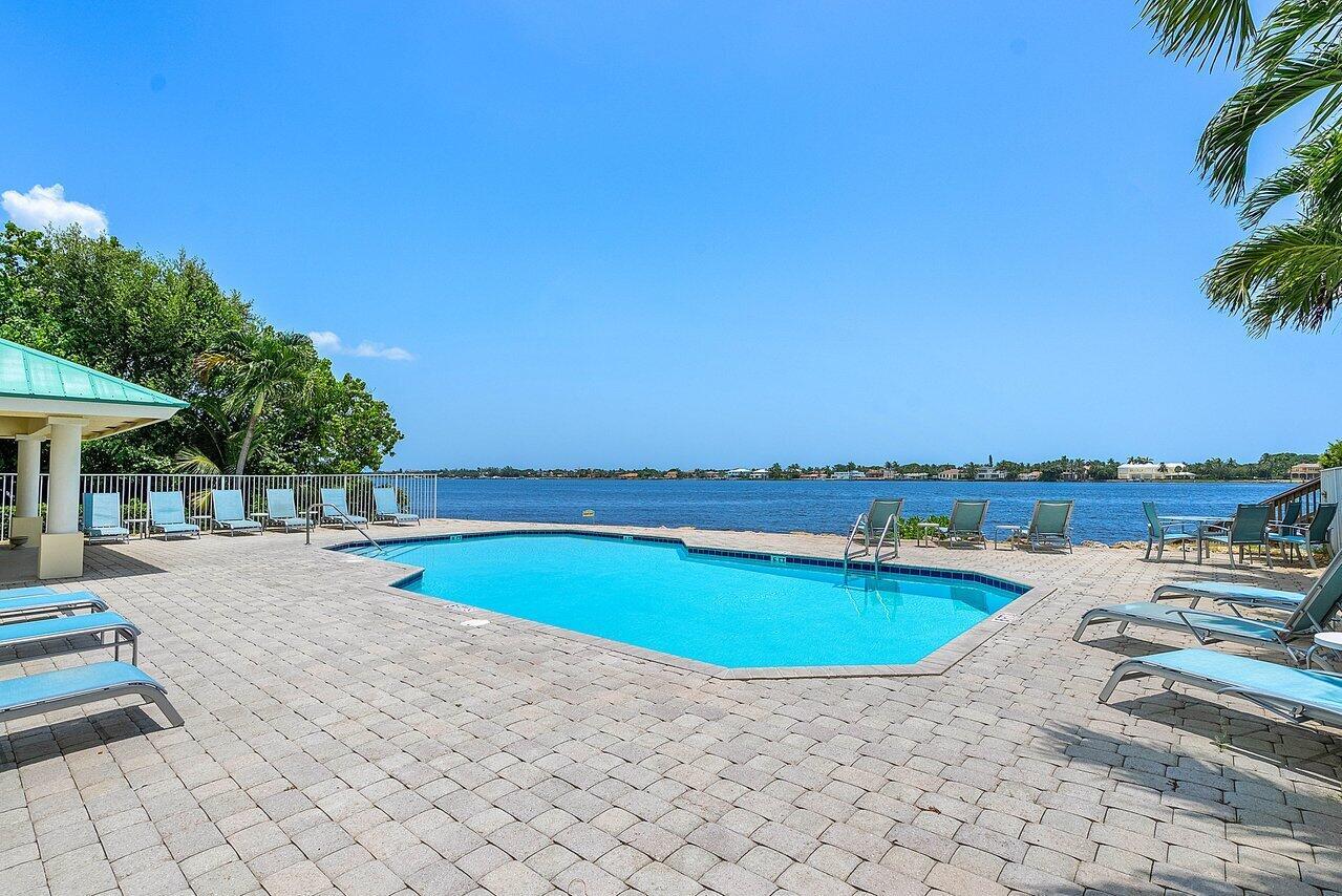 BAREFOOT COVE - Residential