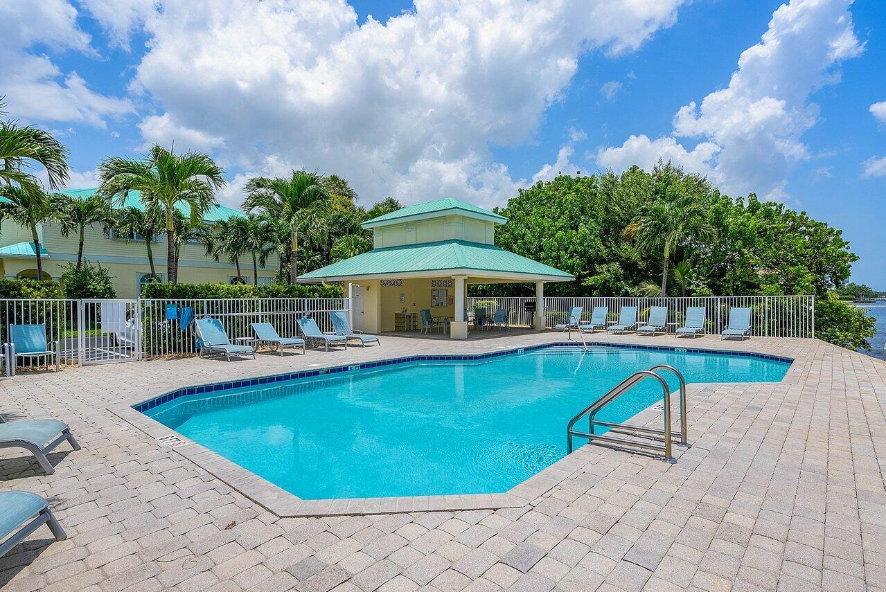 BAREFOOT COVE - Residential