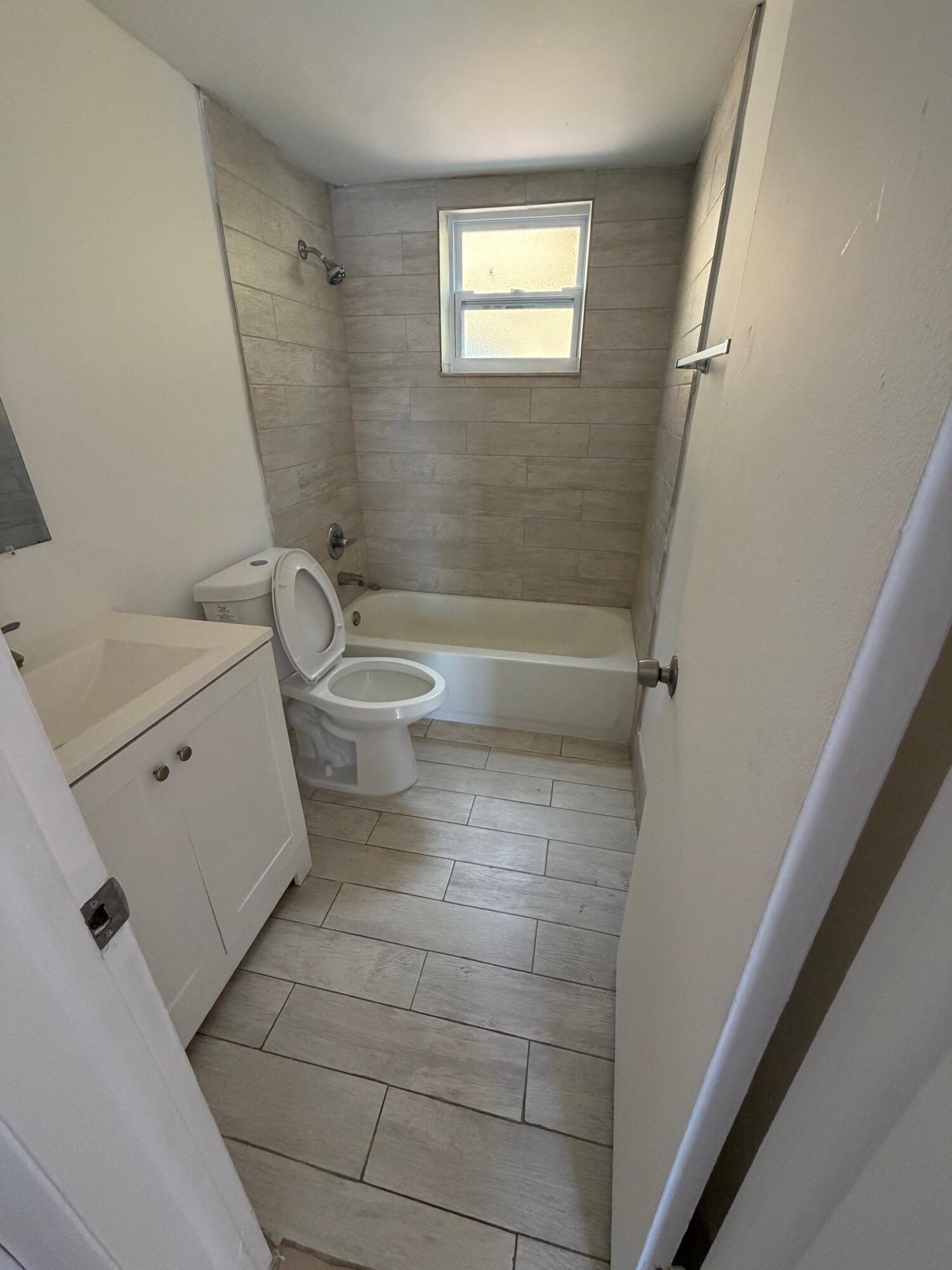 EL SOL AT MAIN STREET CONDO - Residential Lease