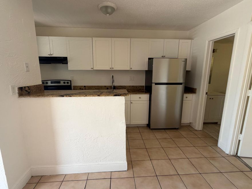 ~Rapid approval! ~ 1month Free! ~ This cozy remodeled 1st floor unit is prefect for single person looking for property in East Ft Lauderdale! Kitchen has newer cabinet and granite countertop. Stainless steel fridge, and glass top stove. Bathroom has tile and new vanity, toliet and bathtub. Parking for 1 car only. Laundry onsite. Pool will be open this summer! Easy approval and move in! Won't last! Walk to Funky Buddha Brewery and downtown Oakland Park!
