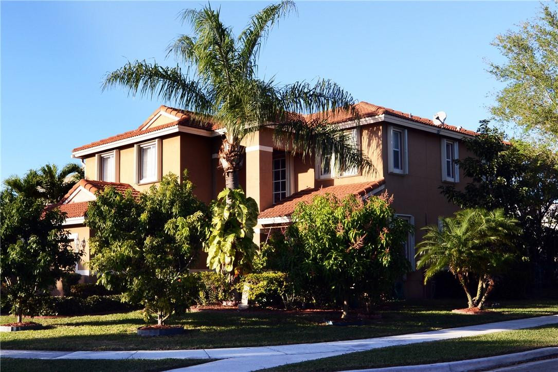 WYNDHAM LAKES CENTRAL - Residential