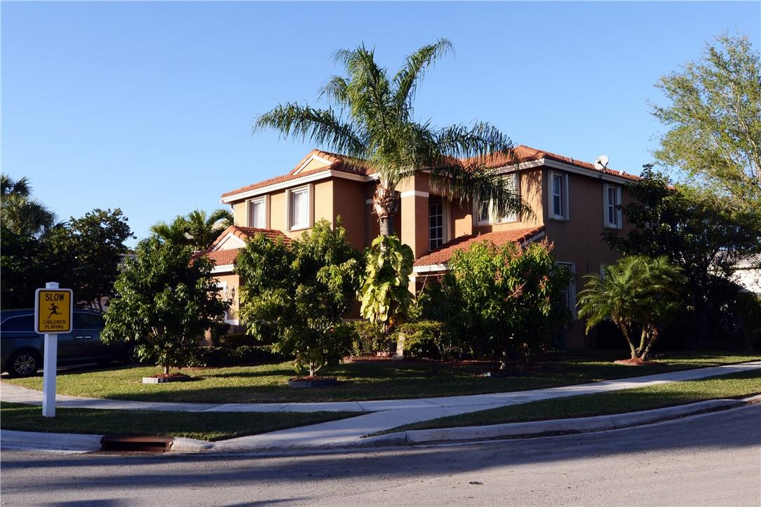 WYNDHAM LAKES CENTRAL - Residential