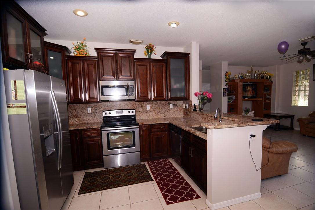 WYNDHAM LAKES CENTRAL - Residential