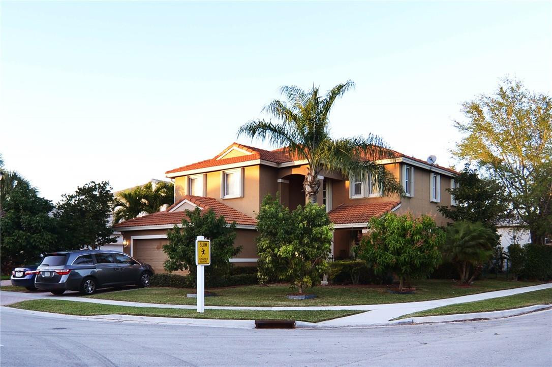 WYNDHAM LAKES CENTRAL - Residential
