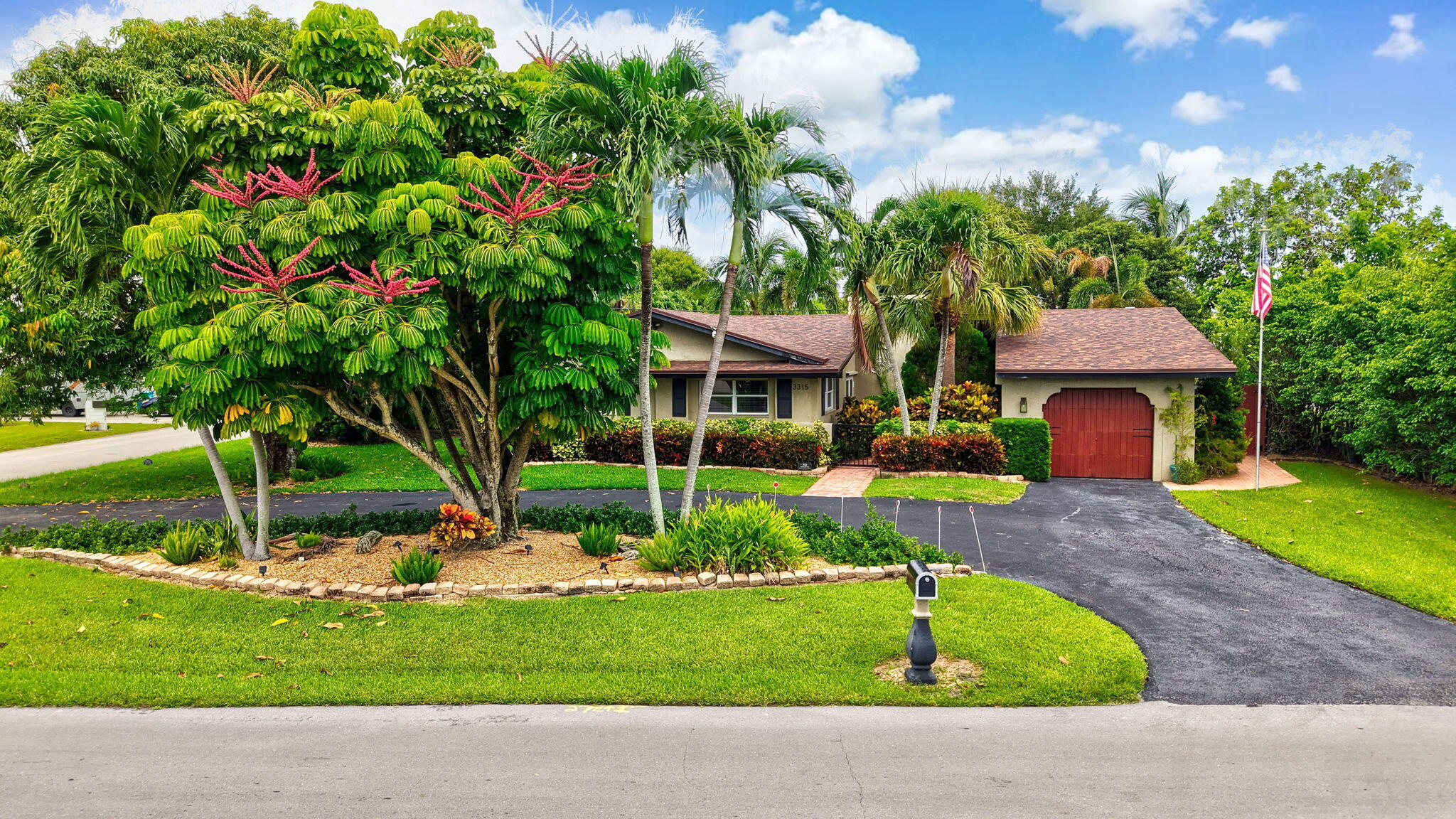 3315 FERNWOOD Drive