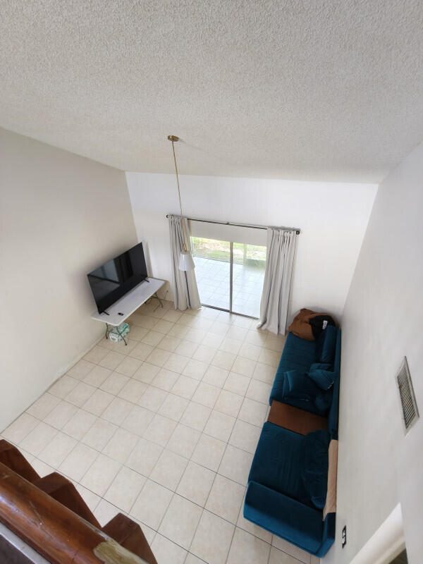 15747 Woodgate Place, Sunrise, FL, 33326/$395,000 2 15747 Woodgate Place