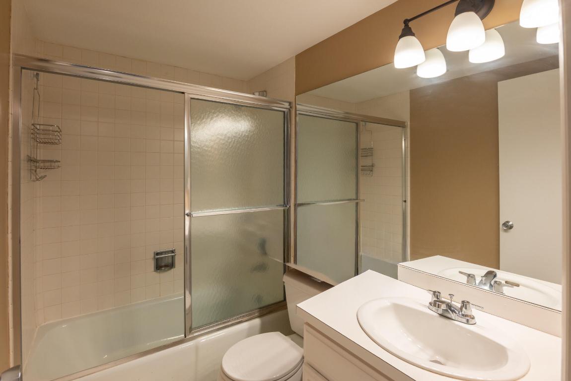 LANDS OF THE PRESIDENT CONDO 8 - Residential