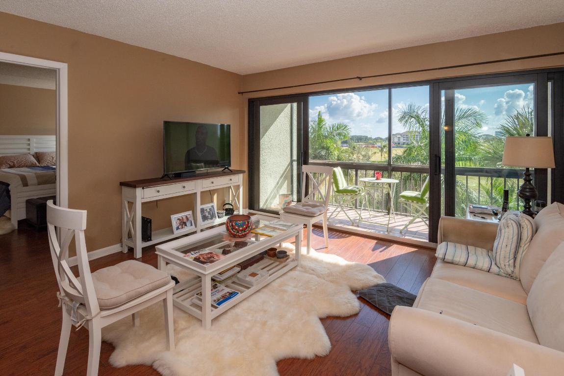 LANDS OF THE PRESIDENT CONDO 8 - Residential