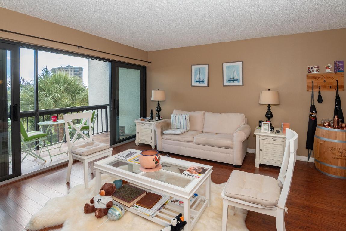 LANDS OF THE PRESIDENT CONDO 8 - Residential