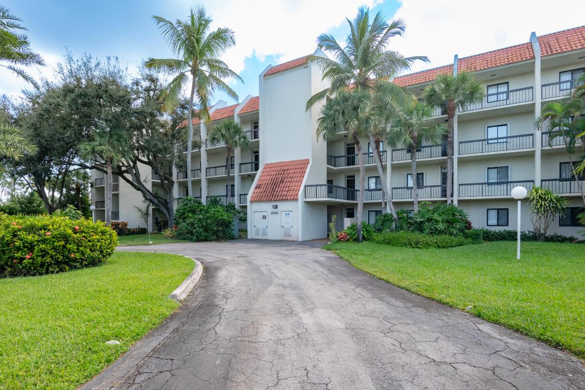 LANDS OF THE PRESIDENT CONDO 8 - Residential