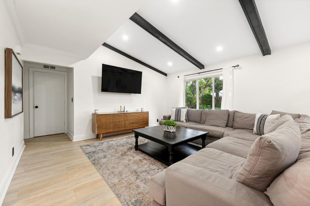 Photo of 556 SW 24th Avenue, Boynton Beach, FL 33435 (MLS # B26005972)