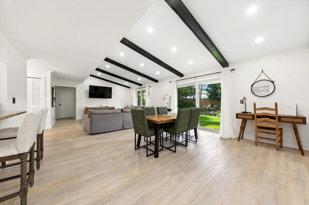 Photo of 556 SW 24th Avenue, Boynton Beach, FL 33435 (MLS # B26005972)