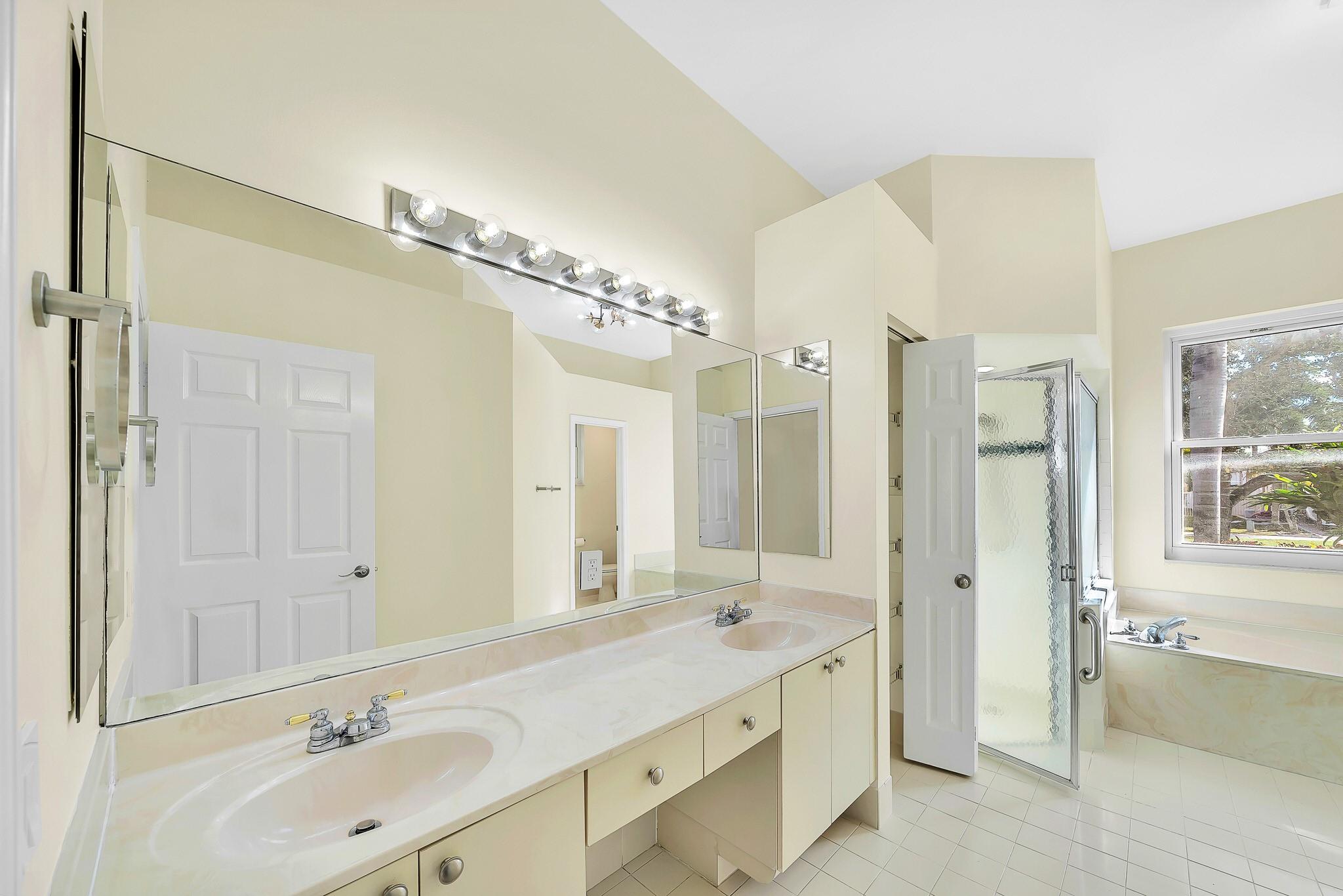 Stoneridge Lake Estates - Residential