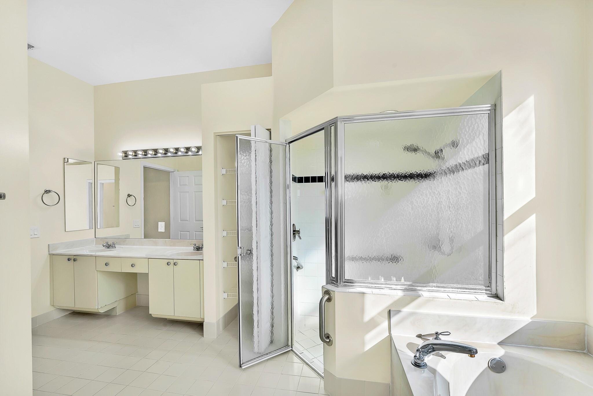 Stoneridge Lake Estates - Residential