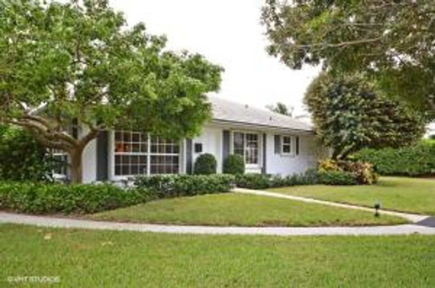 Spacious 2BR/2BA updated Villa in the Beach Area. Features of home include impact windows, terrazzo floors, plantation shutters and crown molding. In addition villa offers oversized glass enclosed porch leading to private backyard and patio, ideal for outdoor dining & entertaining. Fee simple, pet friendly, located just 2 blocks to the ocean and short walk to Atlantic Ave!