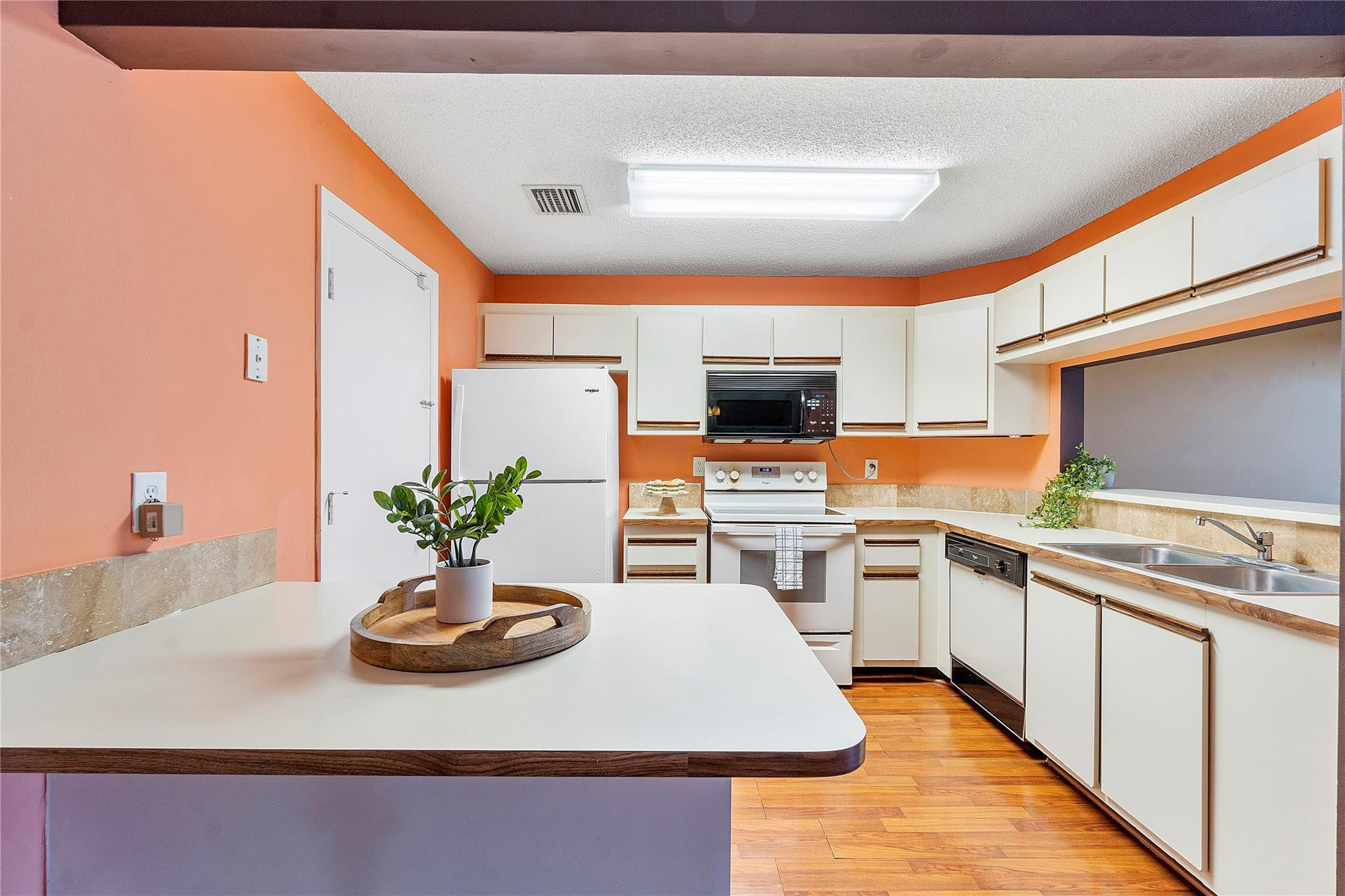 DISCOVERY POINTE - Residential