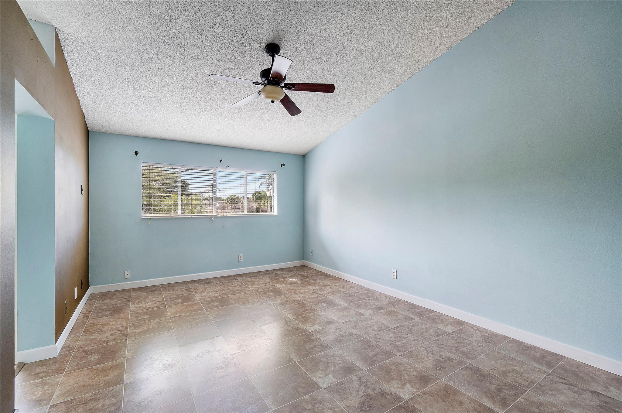 DISCOVERY POINTE - Residential