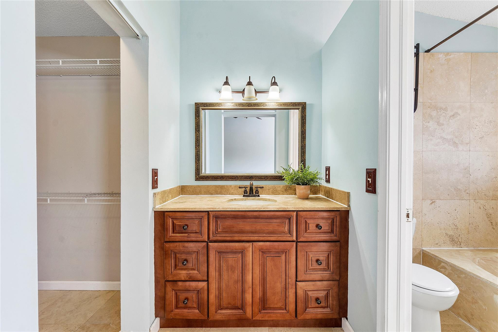 DISCOVERY POINTE - Residential