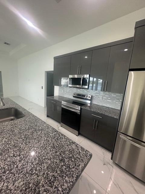 PORT ST LUCIE SECTION 11 - Residential Lease