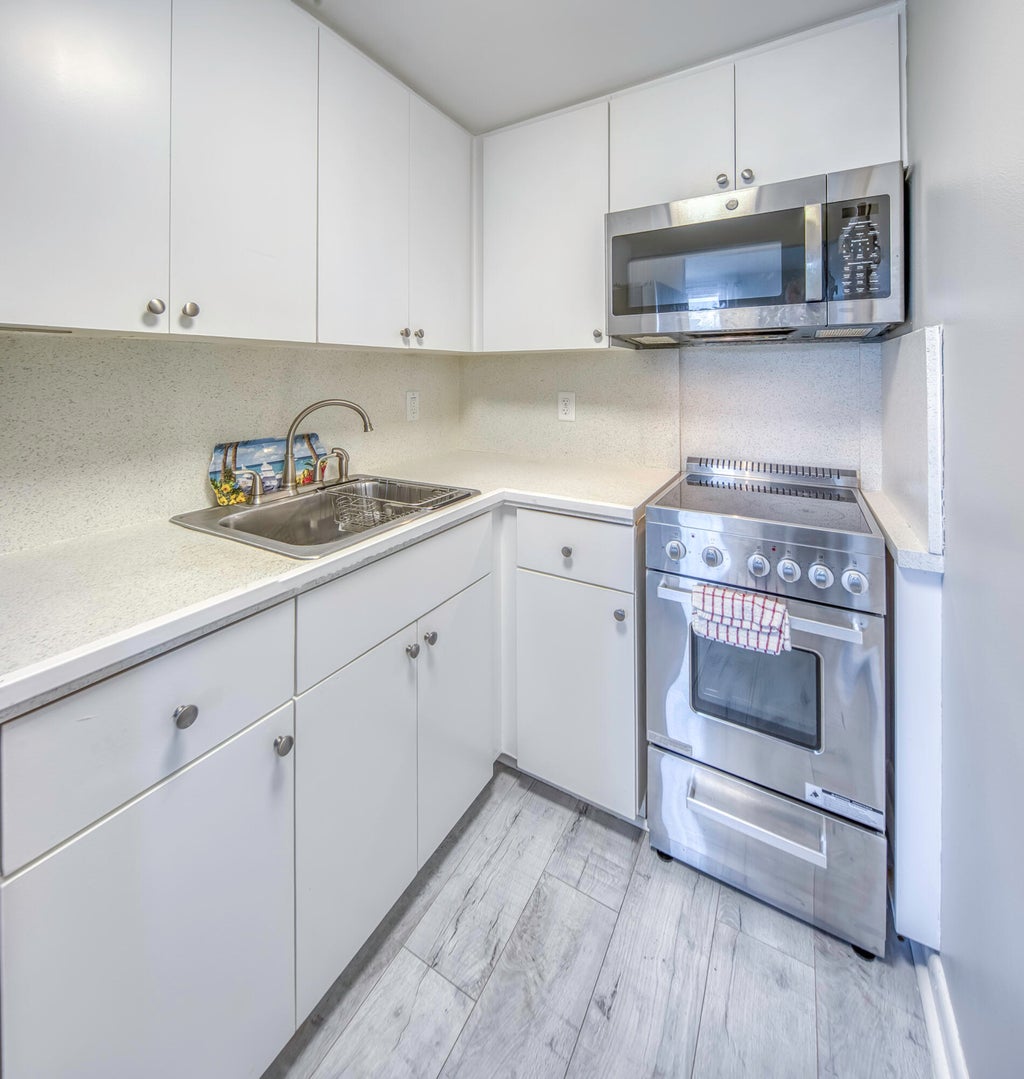Photo of 15 S GOLFVIEW Road #505, Lake Worth Beach, FL 33460 (MLS # B26086840)