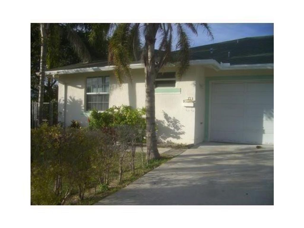 Photo of 713 NE 4th Street, Hallandale Beach, FL 33009 (MLS # F10549530)