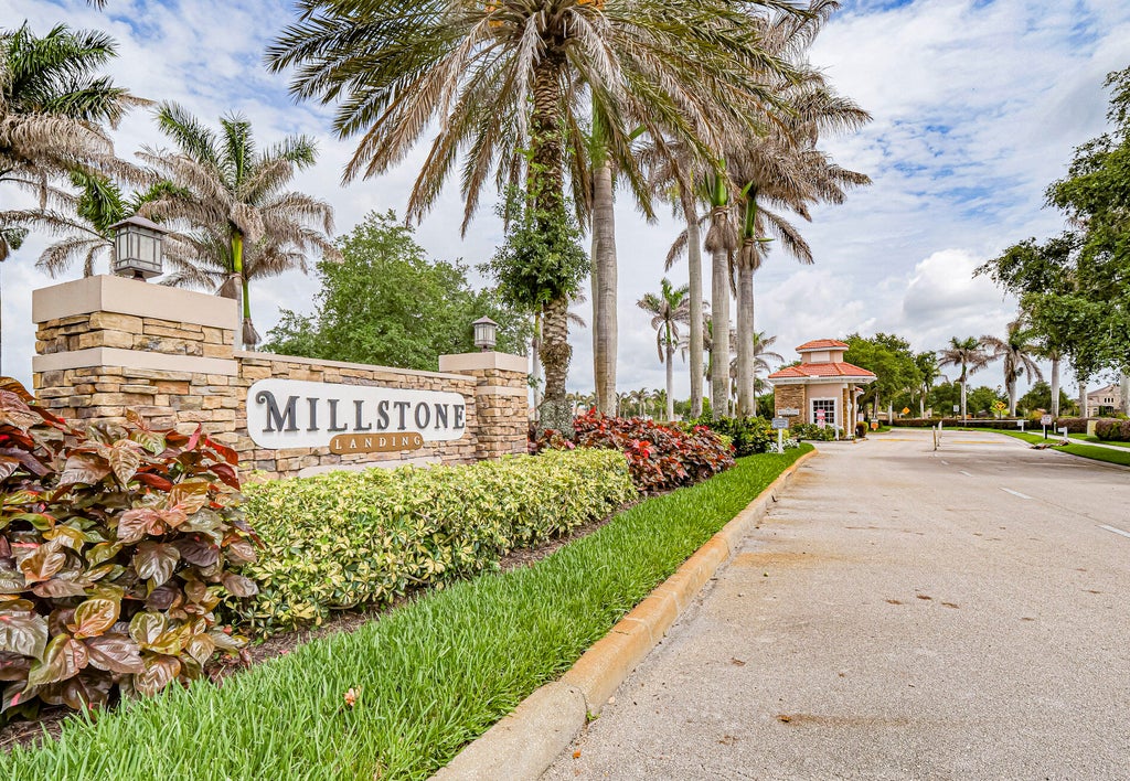 Photo of 1750 SW Berkshire Cir Circle SW, Vero Beach, FL 32968 (MLS # B26036529)
