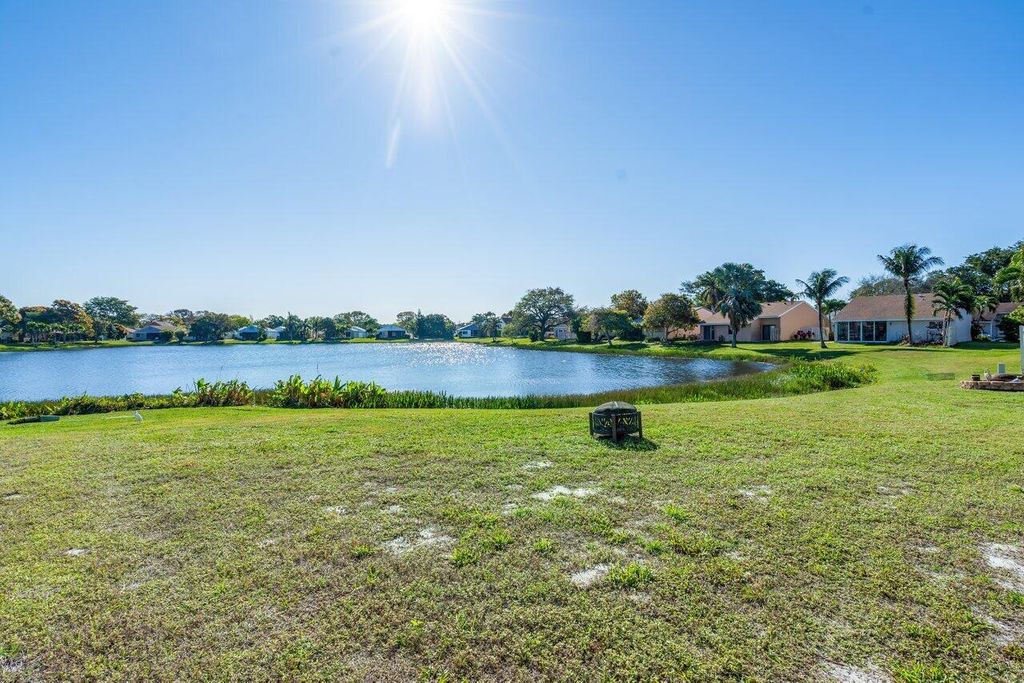 Photo of 10 Buxton Lane, Boynton Beach, FL 33426 (MLS # R10962452)