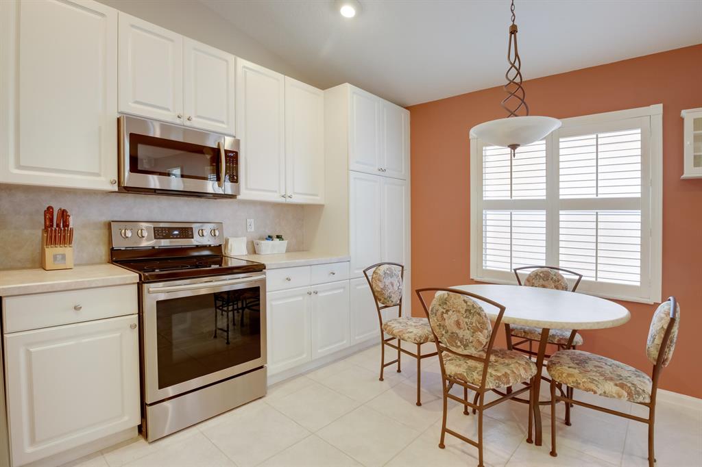 CASCADE LAKES - Residential