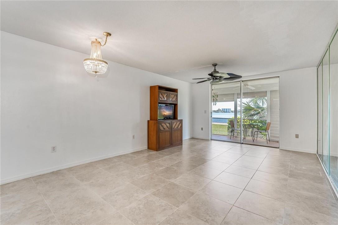 POINT EAST - Residential
