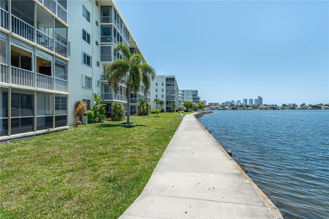 POINT EAST - Residential