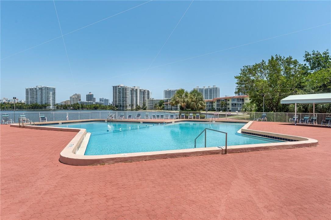 POINT EAST - Residential