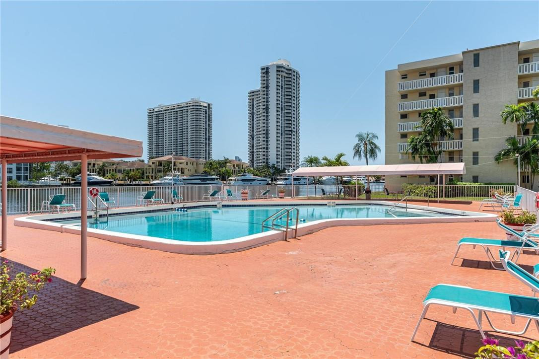 POINT EAST - Residential