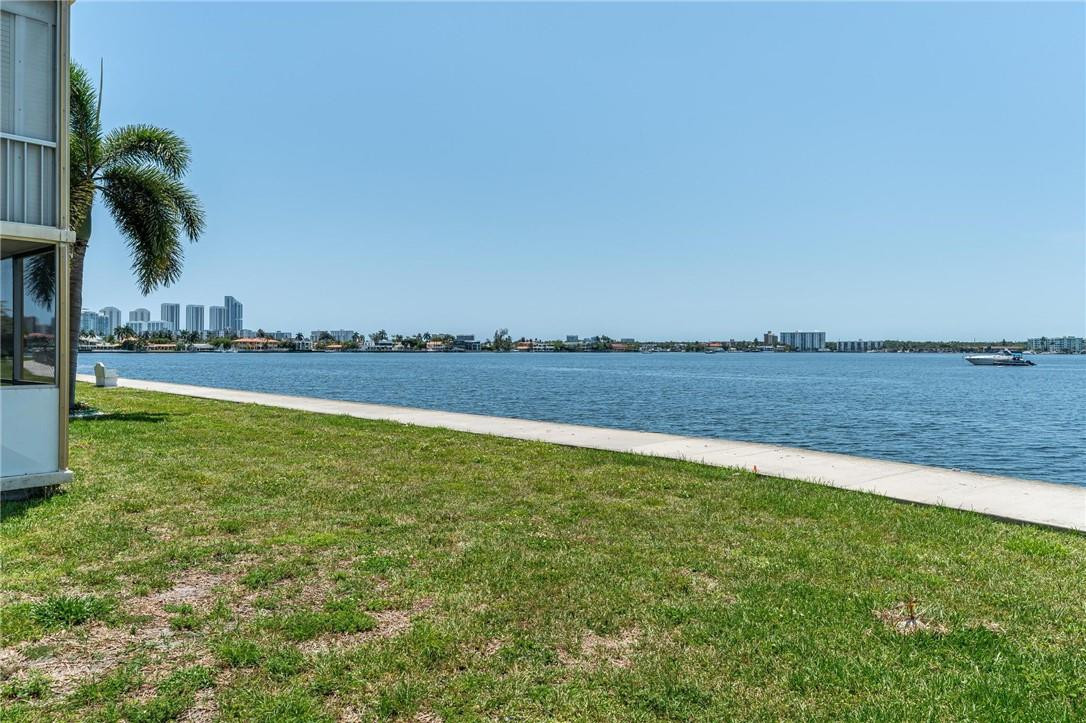 POINT EAST - Residential