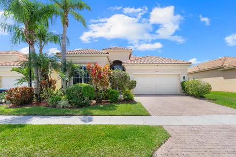 7040 Vivaldi Lane, Delray Beach, FL MLS: R11082273