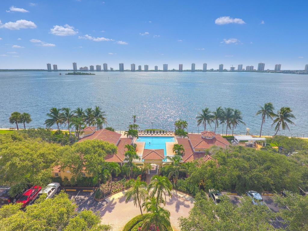 BAY REACH CONDO - Residential