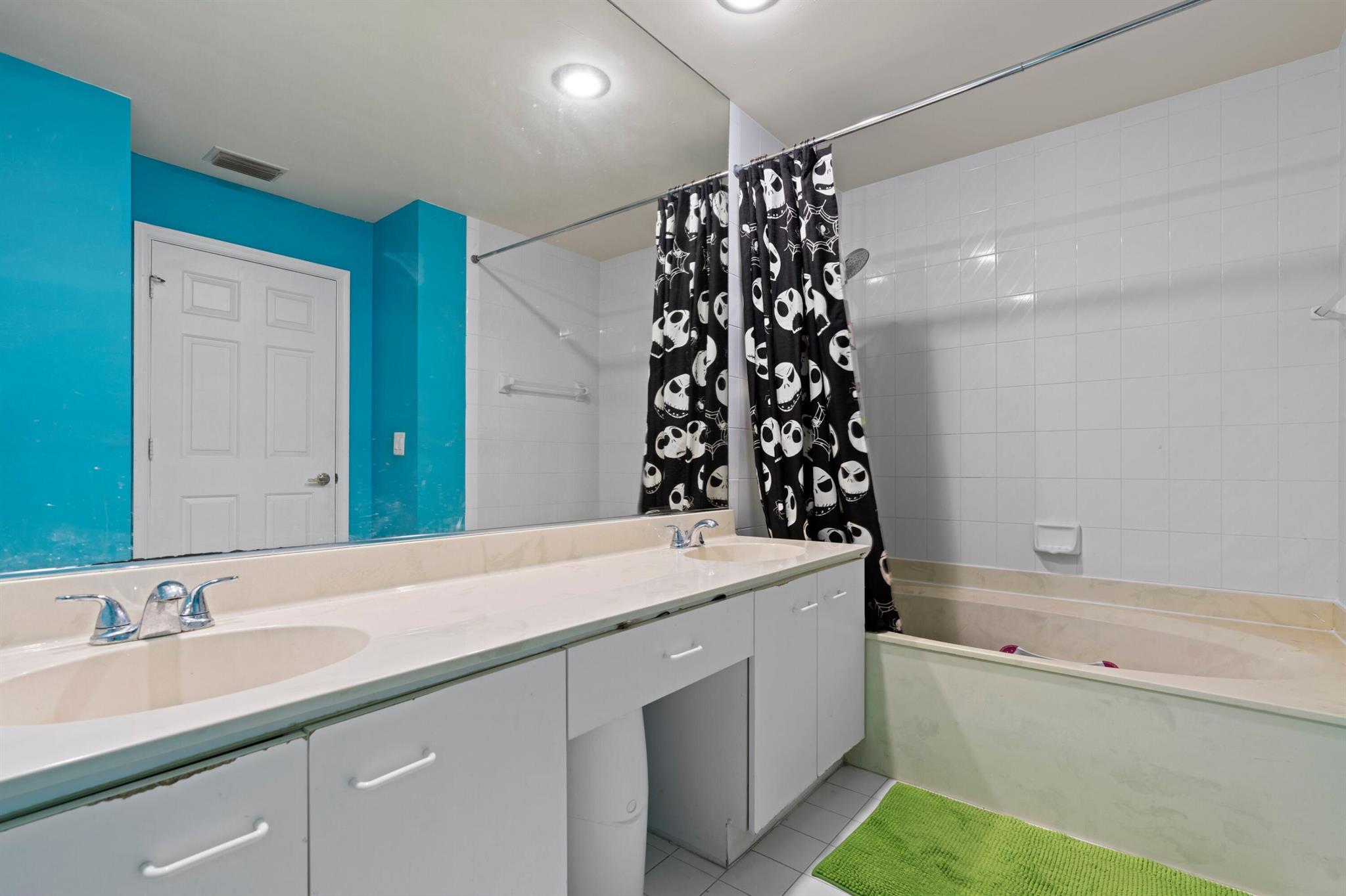 LANTERN WALK 2 - Residential