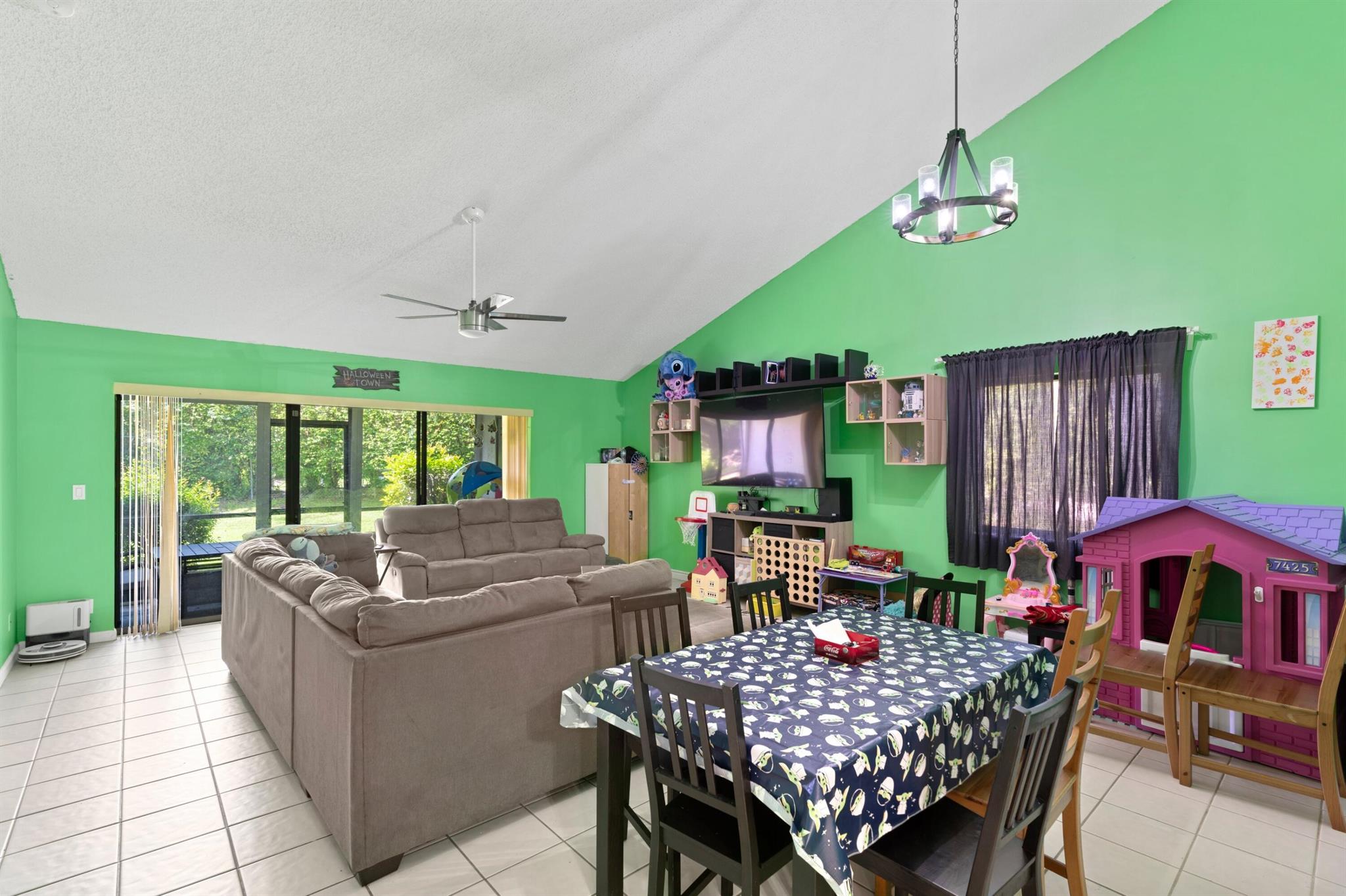 LANTERN WALK 2 - Residential