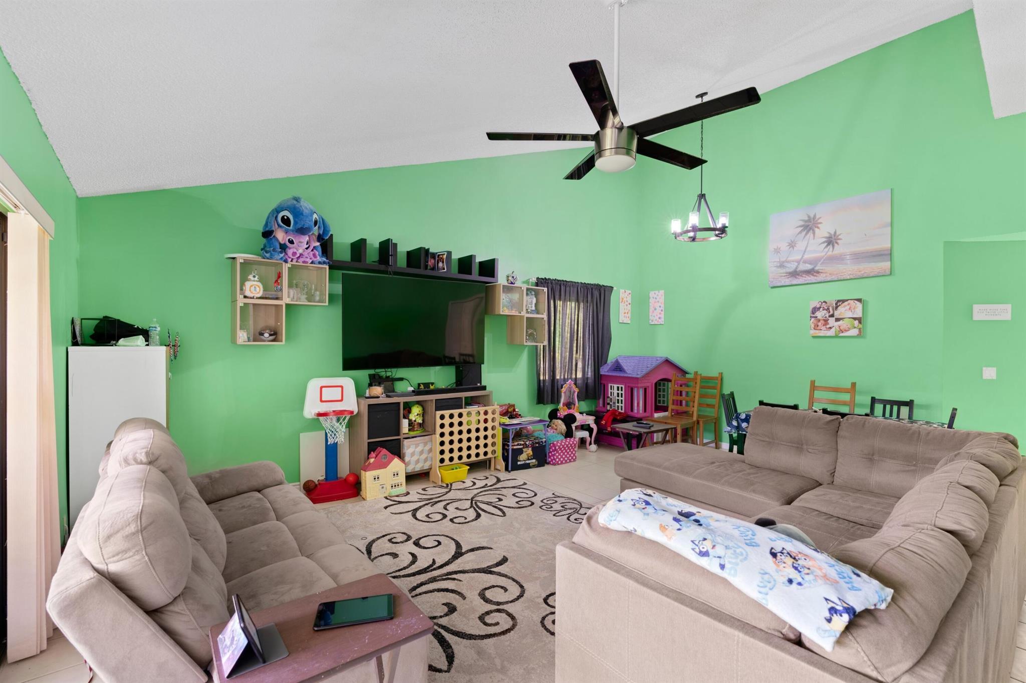 LANTERN WALK 2 - Residential