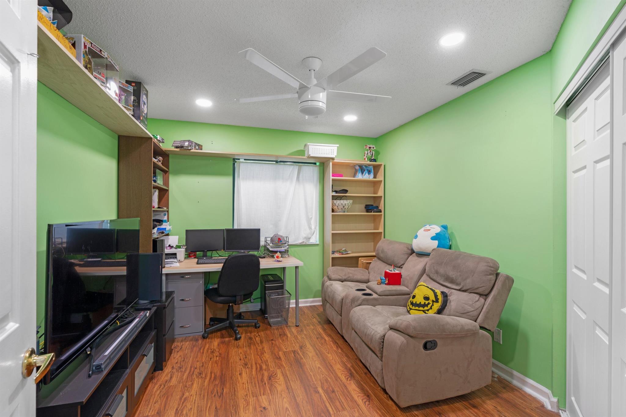 LANTERN WALK 2 - Residential