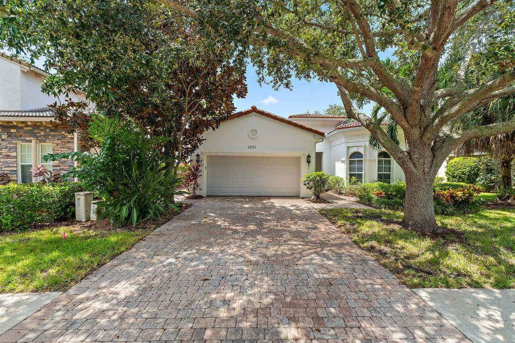 Photo of 1071 Vintner Boulevard, Palm Beach Gardens, FL 33410 (MLS # B26068329)