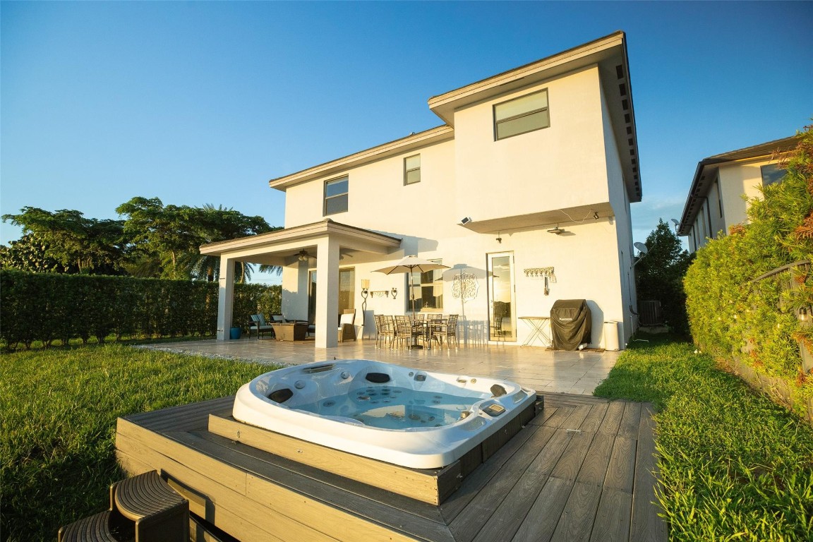 Dunnwoody Lake - Residential