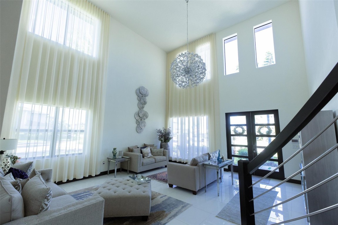 Dunnwoody Lake - Residential