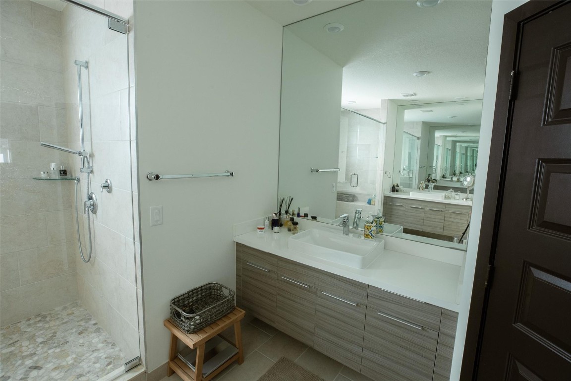 Dunnwoody Lake - Residential